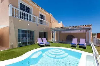 Villa Caleta *