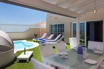 Villa Caleta *